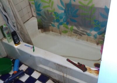 Jonesboro Hall Bath Tub - Before