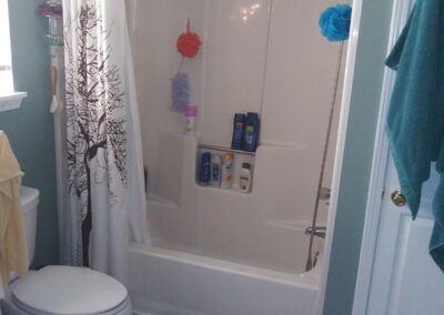 Lawrenceville Master Tub/Shower - Before